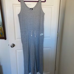 NIKE wild leg jumper